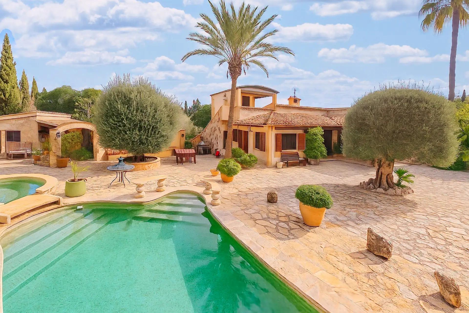 Finca for sale in Pollensa, North Mallorca — Charming finca with pool, guest house and holiday license close to Pollensa