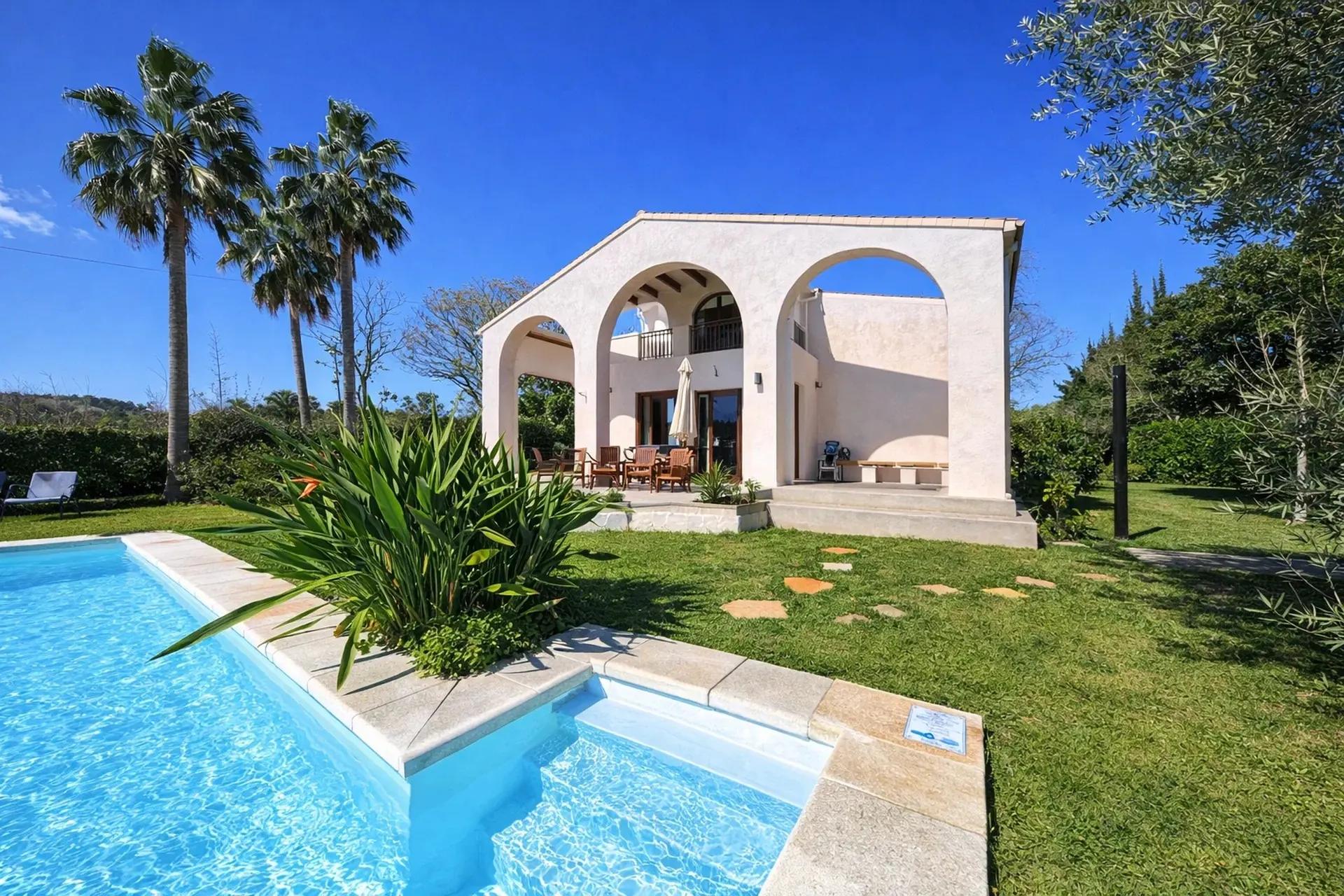 Finca for sale in Alcudia, North Mallorca — Modernized Finca with pool, privacy and holiday license near Alcudia